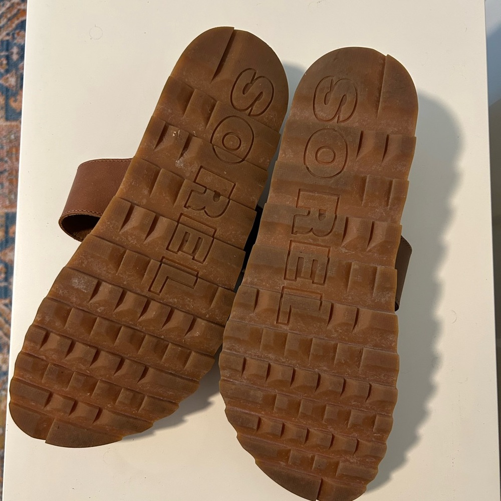 Sorel Cognac Sandals with Oversized Gold Buckle - Picture 3 of 4
